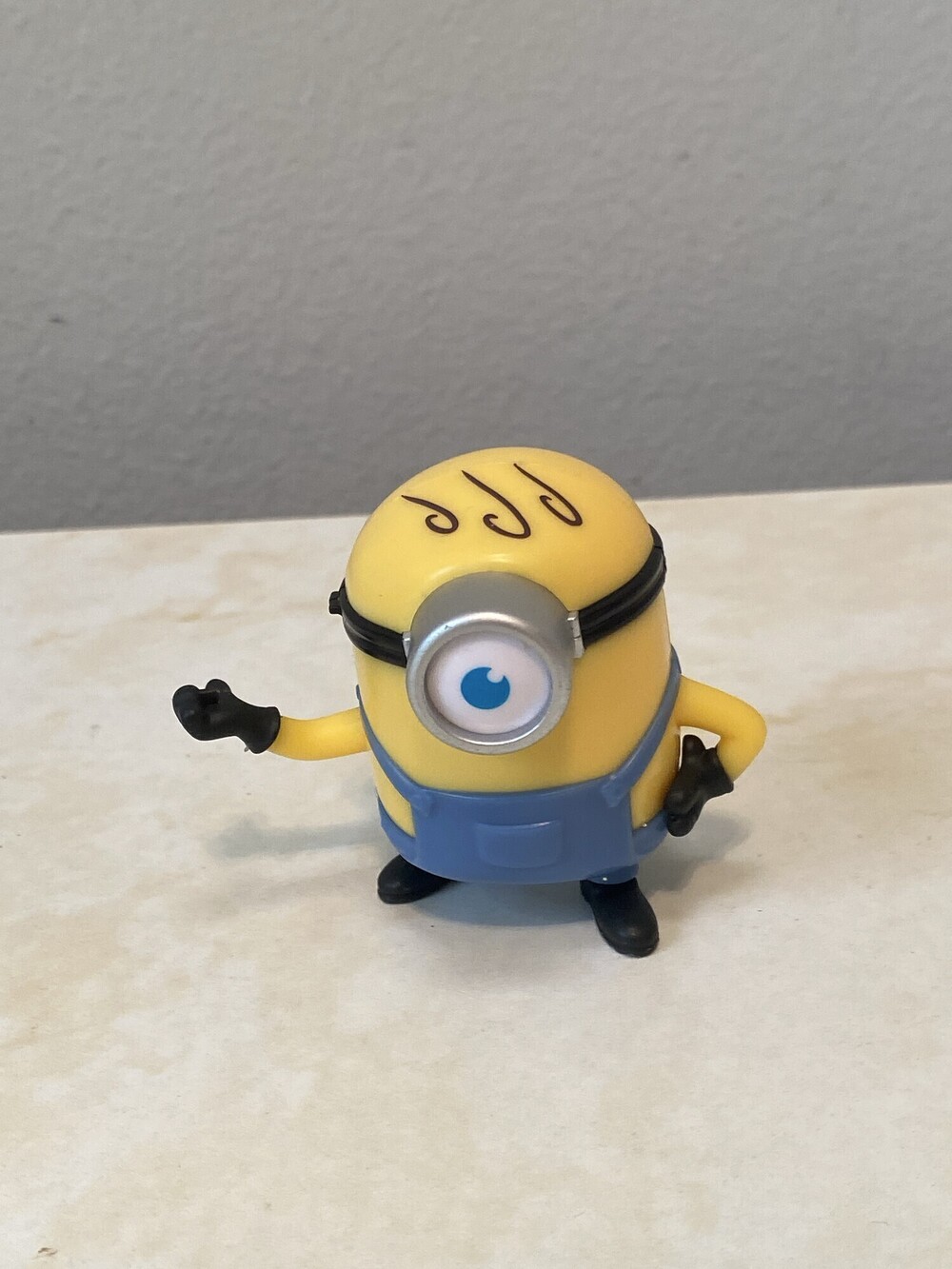 Despicable Me One Eye Minion Plastic Figure Blue Overalls